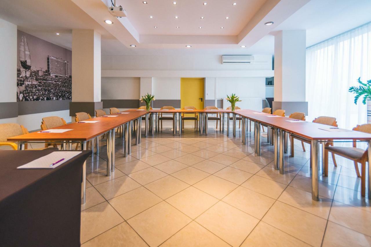 Hotel Forum Rzeszow Ngoại thất bức ảnh